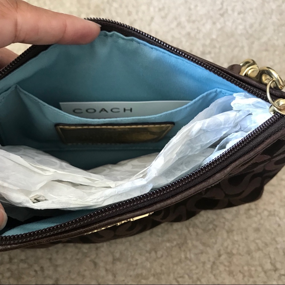 Coach wristlet - Picture 2 of 4